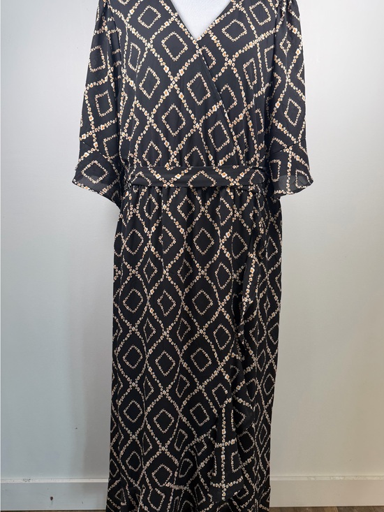 torrid Dresses & Skirts - Torrid Size 3 Faux Wrap Black Maxi Dress Black Geometric Tie Waist 3/4 Sleeve